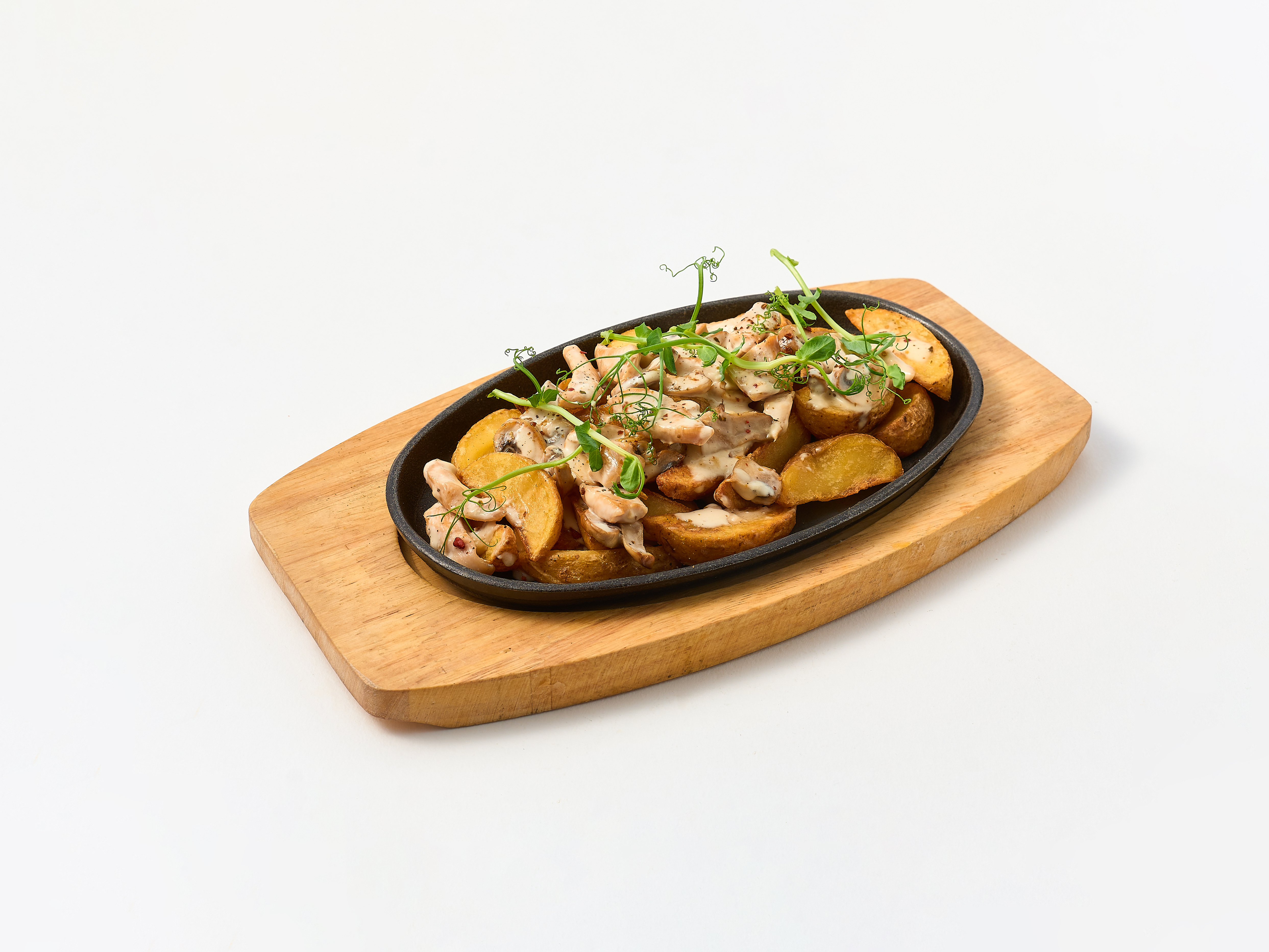 Картофель по-деревенски с курицей и грибами
